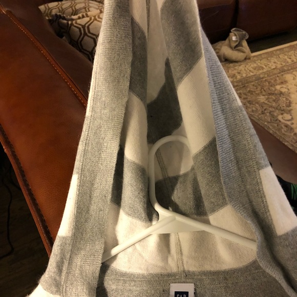 Gap hooded sweater - Picture 2 of 3